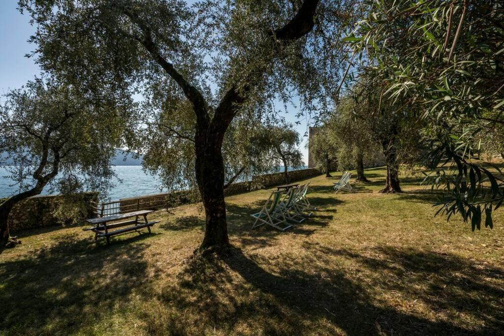 Oleandro Apartment Directly On The Lake ガルニャーノ エクステリア 写真