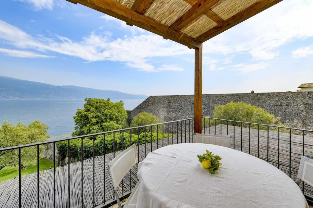 Oleandro Apartment Directly On The Lake ガルニャーノ エクステリア 写真