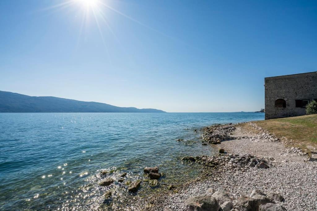Oleandro Apartment Directly On The Lake ガルニャーノ エクステリア 写真