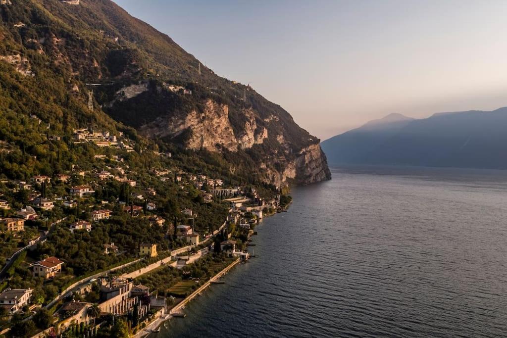Oleandro Apartment Directly On The Lake ガルニャーノ エクステリア 写真